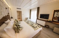 Deluxe Room With Partial Sea View