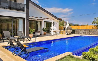 Villa Made · 4