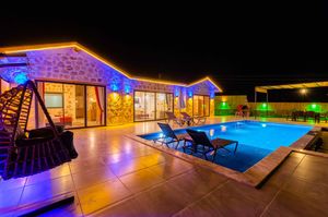 turkiye/antalya/kas/villakilavuzukiralikvillasungate236copyf4fda61393194977a15d587bd8e01f67.jpg