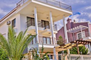 turkiye/antalya/kas/villasaricicek431200x720c613f2ce3e1942d3b71950d5ac5e03b6.jpg