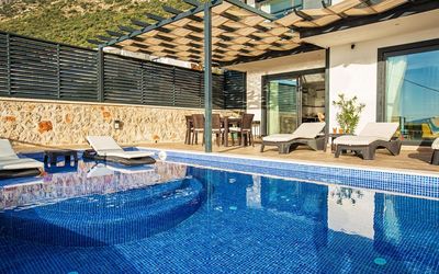 Villa Grey · 3