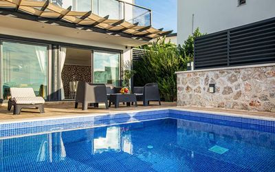 Villa Grey · 4