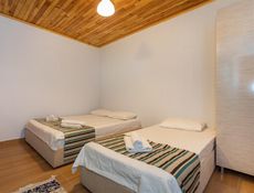 Economy Zimmer mit Gartenblick