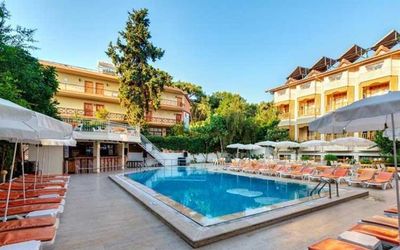 Mr Crane Hotel · 3