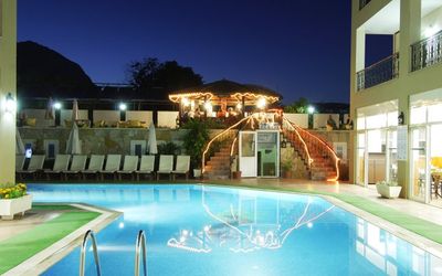 Starberry Hotel · 3