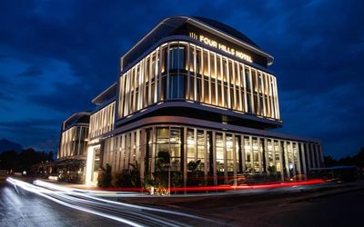 Four Hills Hotel · 3