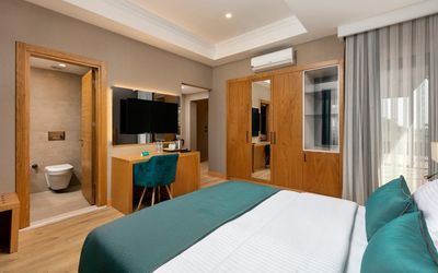 Pukka Hotel · 3
