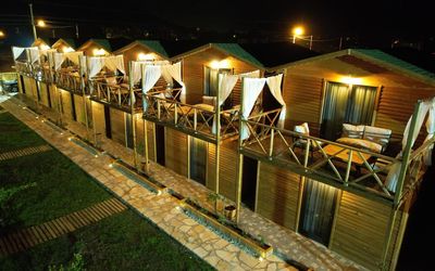 Fnm Luxury Bungalows & Restaurant · 5