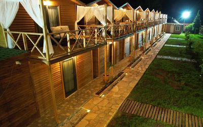 Fnm Luxury Bungalows & Restaurant · 4