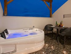 Jacuzzili Suite Oda