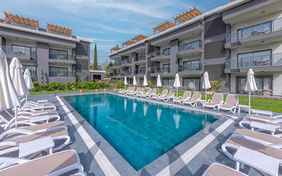 A Suite Side · 3