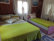 Bungalow con 1 cama doble y 2 camas individuales