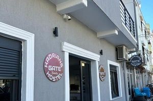 turkiye/antalya/muratpasa/hadrians-gate-family-hostel_7d8efc74.jpg
