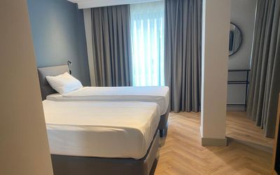 In The Middle Hotel · 4