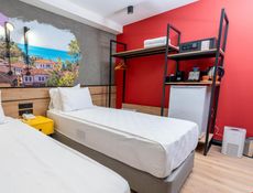 Standart Single ya da Double Yatak Seçenekli Penceresiz Oda