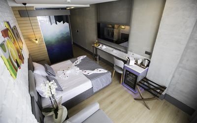 Ren Laren Family Hotel & Spa · 4