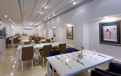 The Wise Hotel · 5