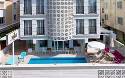The Wise Hotel · 3