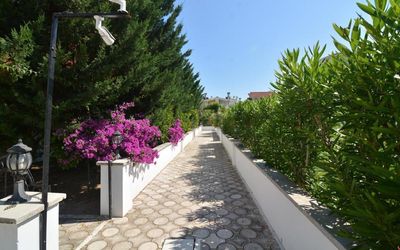 Bella Villa 7 · 3