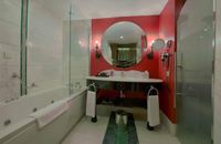 Luxury Room - Land View