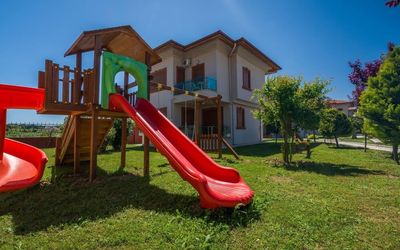 Vista Villa · 4