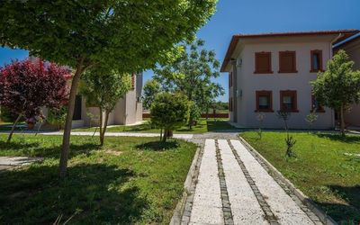 Vista Villa · 3