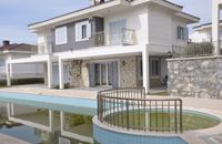 Villa Olive havuz kenarı