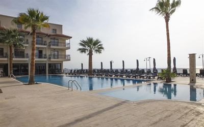Neopol Hotel Deluxe · 3