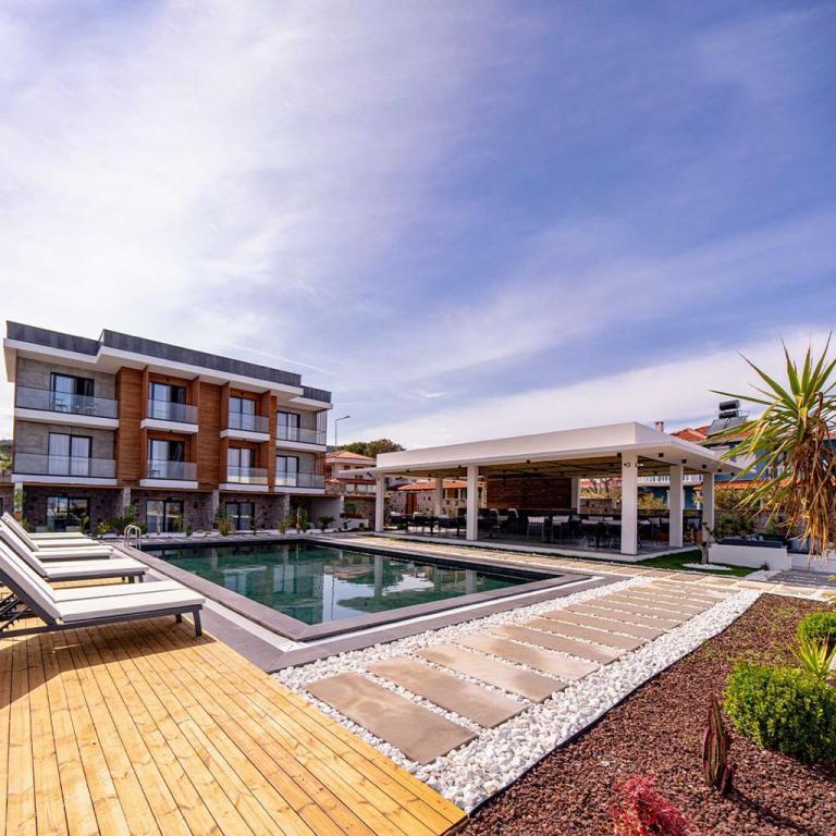 Leone Cunda Edition Otel(+12)