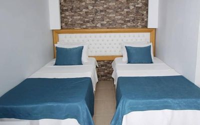 Lara Zeynep Apart · 5