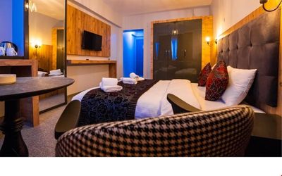 Otel 374 · 5