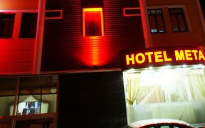 Hotel Meta · 3