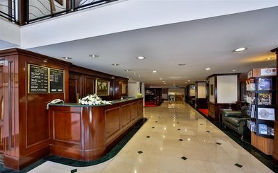 Central Hotel · 4