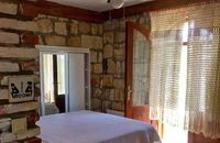 Desing-Zimmer mit Bergblick