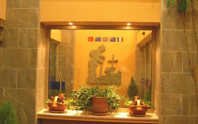 Anzac Hotel · 4