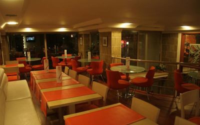 Anzac Hotel · 5