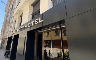 Silvercity Hotelsuits · 4