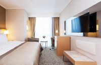 Suite mit 1 Schlafzimmer mit Kingsize-Bett und Stadtblick