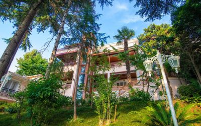 Dream Mansion · 3