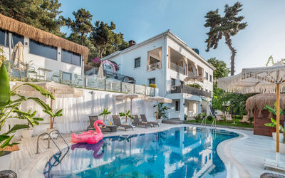 Hillora Hotel · 3