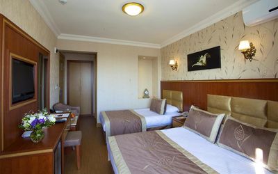 Oro Hermanos Hotel · 3