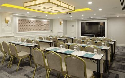 Mia Berre Hotels · 5