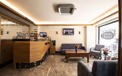 Eliza Hotel · 4