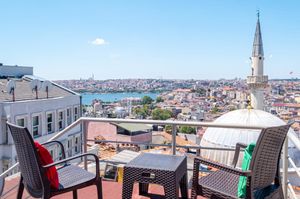 turkiye/istanbul/beyoglu/3f02943bd7ed73b80b8156af7e809dd57e661d18ee9574b975a4188ddf4892023a600aa621ae409b43f6d9103d3f8b54d0a2cca75e450f59231ab75bfa80bbb0107ad7222d3ed48d98392d809cd572d97.jpg