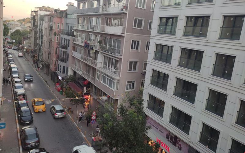 Colorful 1+1 Flat In A Central Location In Galata · 1