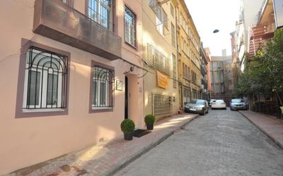 Finch Apartments · 3