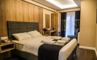 Martin Hotel · 5