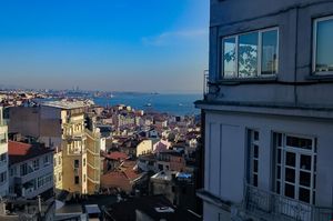 turkiye/istanbul/beyoglu/maroon-tomtom_476e2224.jpg