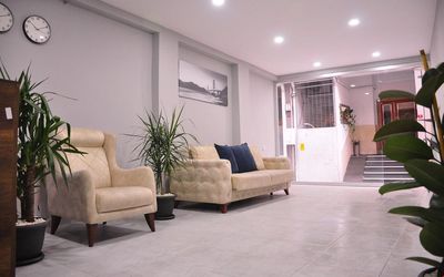 Navan Hotel · 3