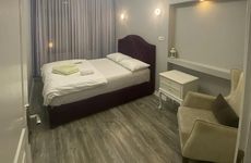 turkiye/istanbul/beyoglu/taksim-moon-suit_8c4f01c9.jpg